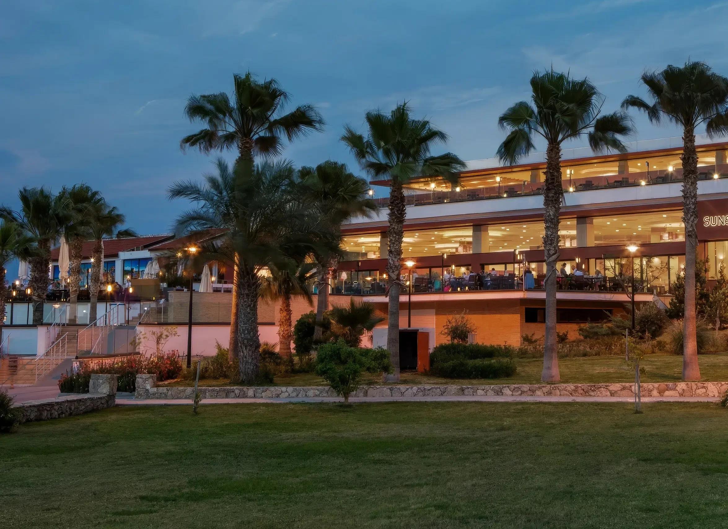 Acapulco Kıbrıs: Akdeniz’in Kalbinde Modern Lüks Tatil Deneyimi (2026)