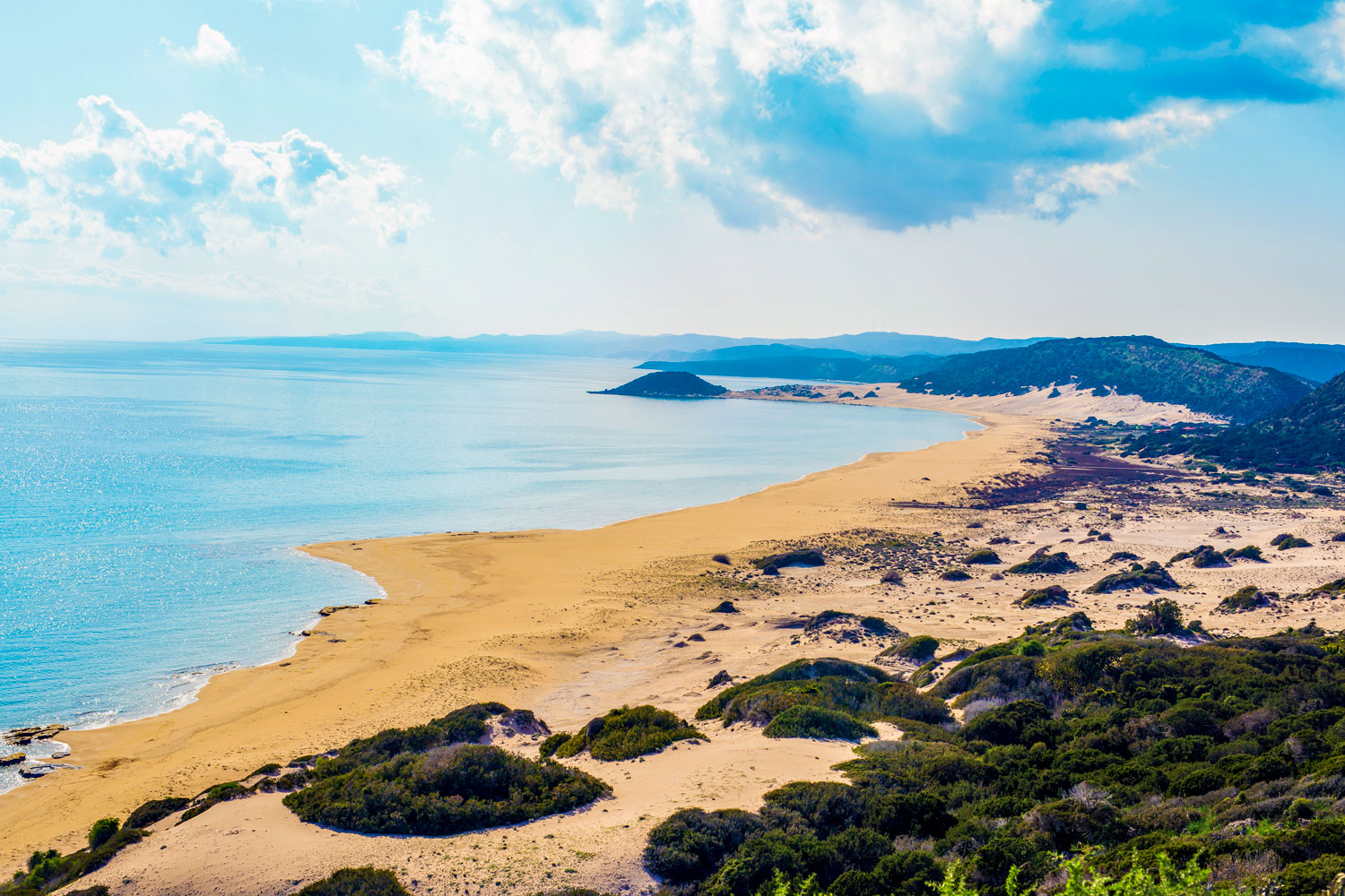 KKTC Cennet Köşesi: Altınkum Plajı (Golden Beach) Rehberi