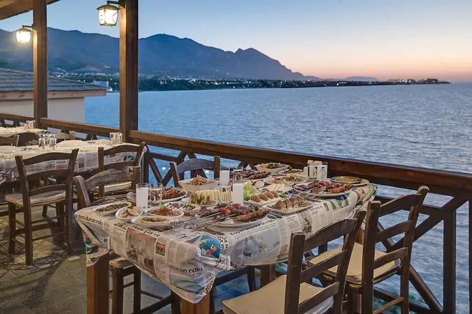 merit park hotel kekik restaurant balkonu