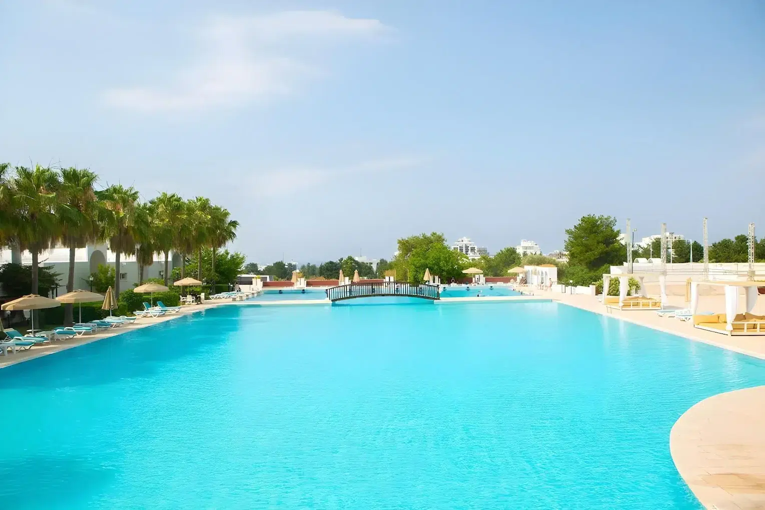 büyük anadolu girne hotel havuzu