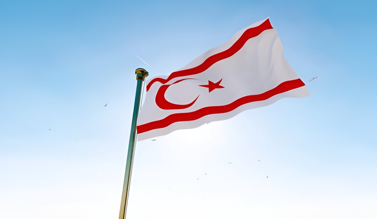 kktc bayrağı