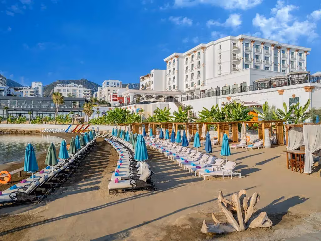 les ambassadeurs hotel casino marina plajı